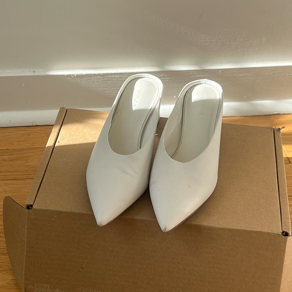 Vince white leather pumps size 7.5M, fits size 7-7.5